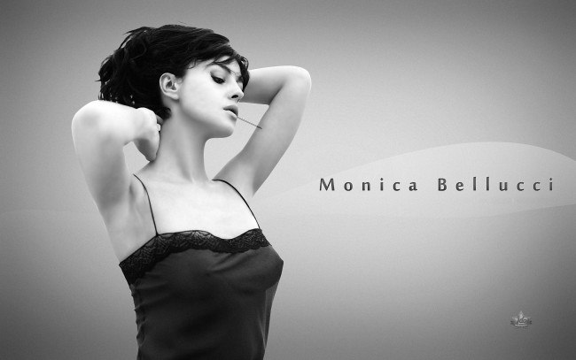 Обои картинки фото девушки, monica bellucci, моника, белуччи, актриса, шпилька, черно-белая