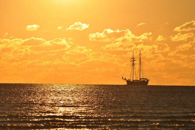 Обои картинки фото корабли, парусники, summer, sea, ship, horizon, sailing, seascape, ocean, sunny