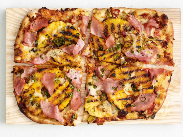 Обои картинки фото еда, пицца, бекон, ананас