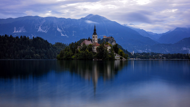 Обои картинки фото города, блед , словения, монастырь, горы, озеро