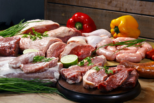 Обои картинки фото еда, мясные блюда, свинина, курица, колбаски, перец
