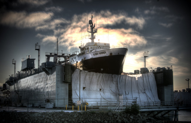 Обои картинки фото alaska, warrior, in, drydock, корабли, порты, причалы