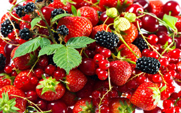 Картинка еда фрукты ягоды клубника ежевика красная смородина витамины