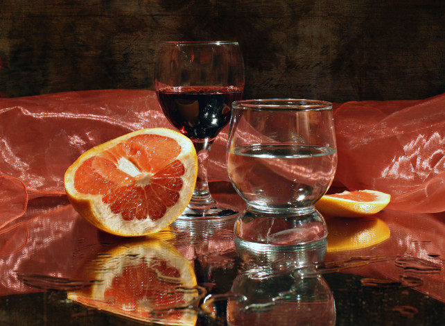 Обои картинки фото еда, напитки, отражение, шелк, натюрморт, бокал, вино, апельсин