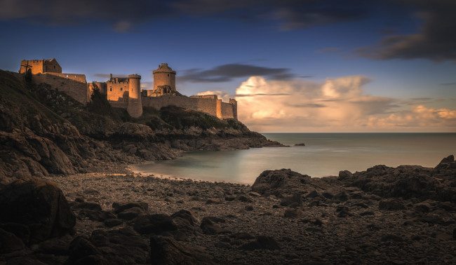Обои картинки фото fort la latte, города, - дворцы,  замки,  крепости, форт, берег, море