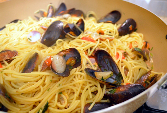 Обои картинки фото еда, макаронные блюда, мидии, спагетти, макароны, паста