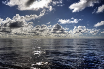 Картинка природа моря океаны вода блики облака