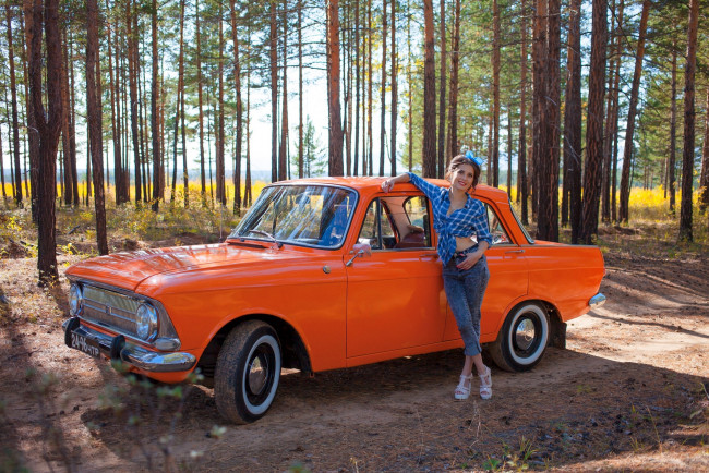 Обои картинки фото автомобили, -авто с девушками, автомобиль, иж, москвич, лес, девушка
