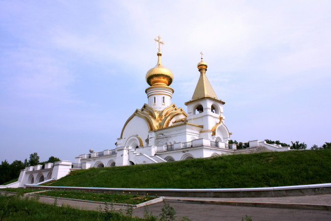 Обои картинки фото храм, серафима, саровского, хабаровск, города, православные, церкви, монастыри, белый, религия, купола, кресты