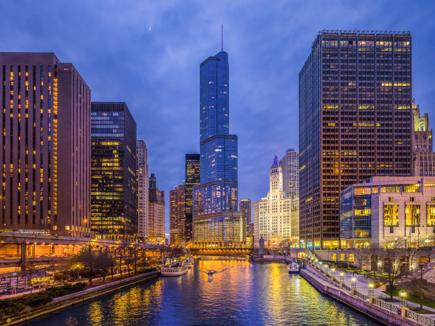 Обои картинки фото trump tower megapan, города, Чикаго , сша, река, огни, ночь, небоскребы