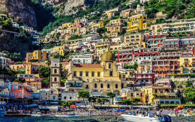 Обои картинки фото города, амальфийское и лигурийское побережье , италия, positano, amalfi, italy, позитано, амальфи, здания, катер, пляж, скалы