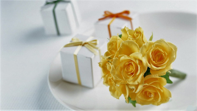 Обои картинки фото праздничные, подарки и коробочки, розы, желтые, коробки, подарки