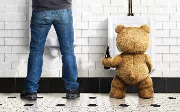 Картинка третий лишний 2012 кино фильмы ted туалет медведь пиво ноги джинсы белый фон