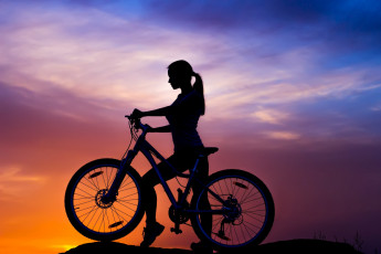 обоя спорт, велоспорт, небо, закат, силуэт, байк, девушка, mountain, велосипед, bike