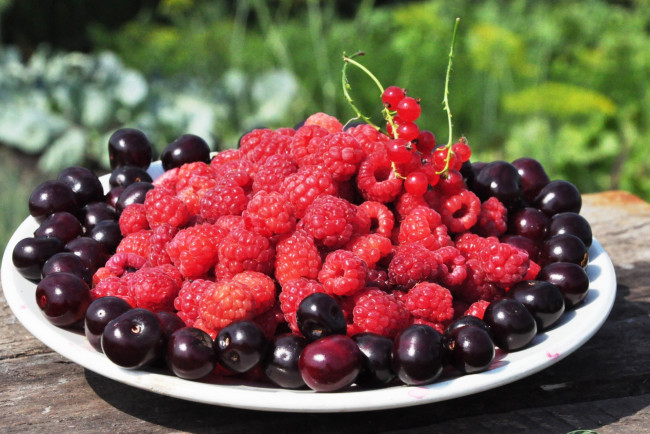 Обои картинки фото еда, фрукты,  ягоды, черешня, малина