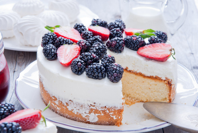 Обои картинки фото еда, торты, торт, клубника, ежевика, ягоды