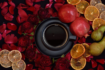Картинка еда кофе +кофейные+зёрна розы гранат груши лимон лепестки