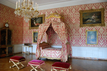 Картинка версаль франция интерьер дворцы музеи люстра кровать стулья балдахин картины