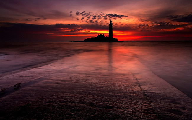 Обои картинки фото lighthouse, at, sunset, природа, маяки, море, багровый, маяк, закат