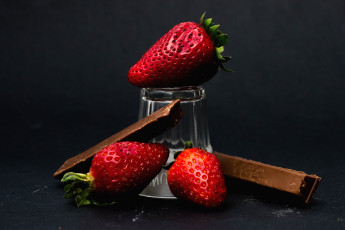 Картинка еда клубника земляника ягоды шоколад