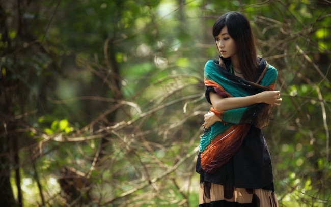Обои картинки фото -Unsort Азиатки, девушки, unsort, азиатки, накидка, лес
