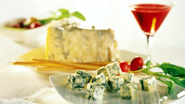 Обои картинки фото еда, сырные изделия, вино, сыр, gorganzola