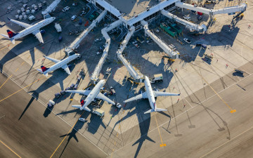 Картинка авиация пассажирские+самолёты международный аэропорт лос анджелес вид с воздуха сверху терминал большой пассажирский самолет калифорния сша