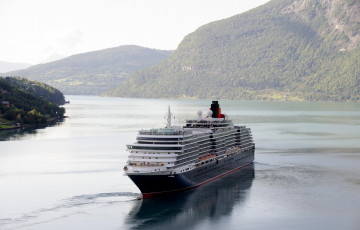 Картинка queen+victoria корабли лайнеры лайнер река queen victoria liner river