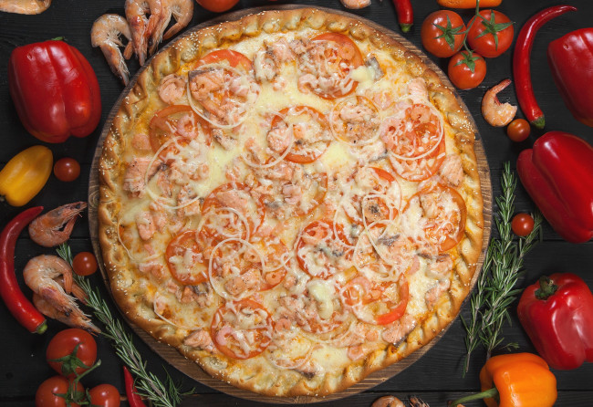 Обои картинки фото еда, пицца, морепродукты, сыр, креветки, овощи