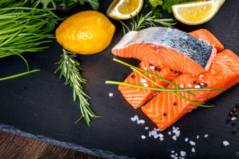 Картинка еда рыба +морепродукты +суши +роллы лимон розмарин форель свежая соль