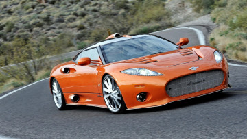 Картинка автомобили spyker оранжевой автомобиль трасса кусты