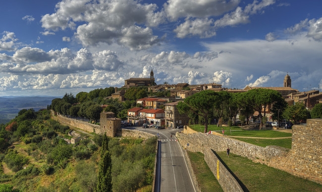 Обои картинки фото montalcino, города, - панорамы, италия, городок, холм, шоссе