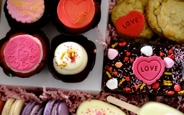 Картинка праздничные день+святого+валентина +сердечки +любовь печенье сладости сердечки надписи