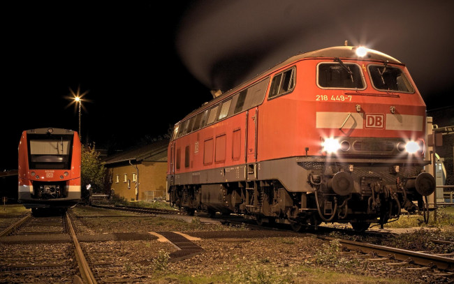 Обои картинки фото техника, локомотивы, локомотив, фонарь, рельсы, ночь