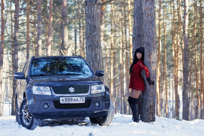Обои картинки фото suzuki, автомобили, -авто с девушками, лес, девушка, автомобиль, зима