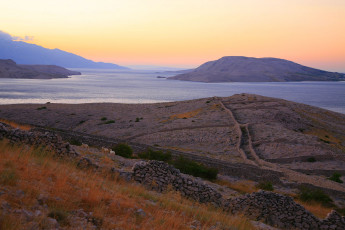 Картинка хорватия природа побережье животные море горы камни