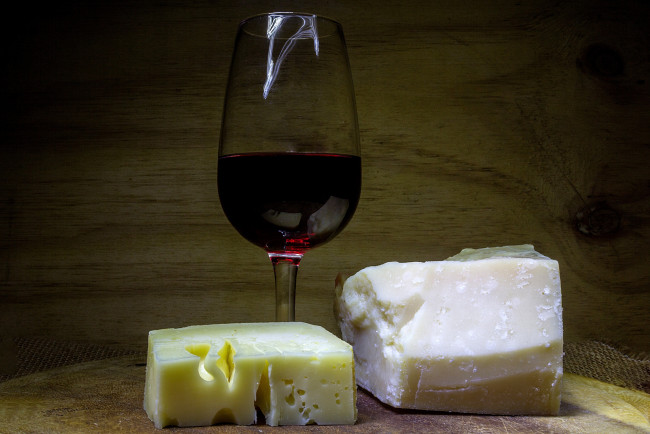 Обои картинки фото еда, напитки,  вино, вино, сыр