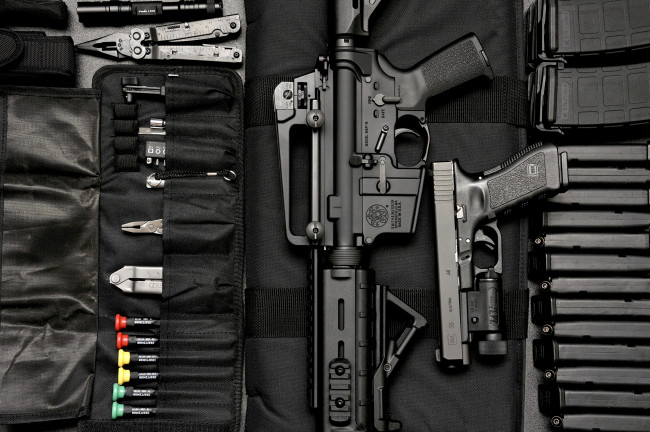 Обои картинки фото оружие, винтовка, инструмент, пистолет, магазины