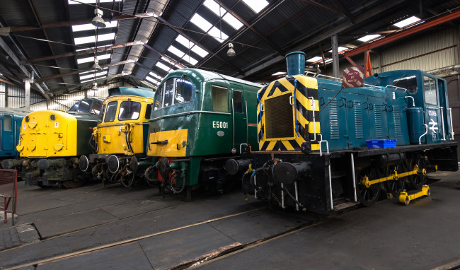 Обои картинки фото class 40,  class 33,  class 71 & class 03 at barrow hil, техника, локомотивы, депо
