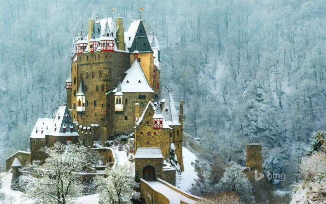 Обои картинки фото города, замки германии, снег, лес, германия, виршем, замок, эльц, горы, склон