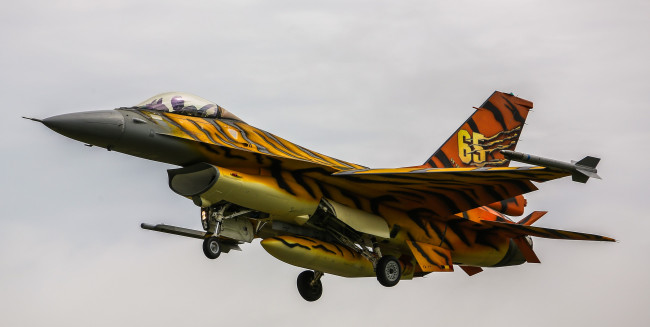 Обои картинки фото f16, авиация, боевые самолёты, истреьитель
