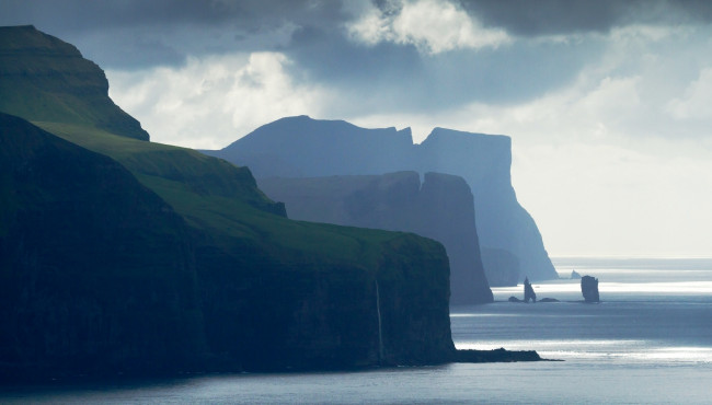 Обои картинки фото фарерские острова, природа, побережье, тучи, обрыв, водопады, берег, море