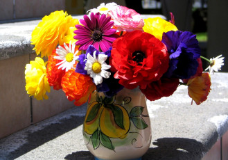 Картинка цветы букеты композиции ранункулюс эустома цинерария ромашка ваза