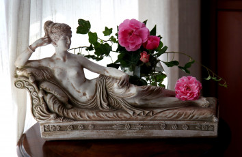 Картинка разное сувениры статуэтка богиня ложе розы