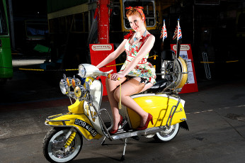 обоя мотоциклы, мото с девушкой, сарафан, туфли, желтый, чулки