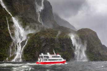 Картинка корабли теплоходы new zealand фьорд горы водопады корабль