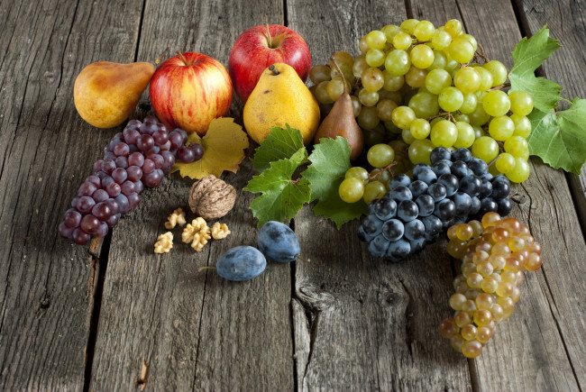 Обои картинки фото еда, фрукты,  ягоды, слива, яблоко, груша, виноград