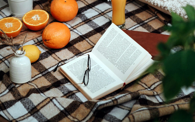 Обои картинки фото еда, цитрусы, апельсины, книга, очки, лимон
