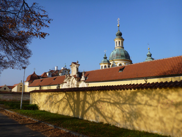 Обои картинки фото монастырь, белая, гора, города, католические, соборы, костелы, аббатства, Чехия