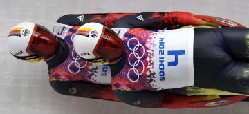Картинка спорт другое лед сани саночники спортсмены сочи двойка немцы скорость олимпиада